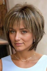 WIGYY Short Golden Brown Highlight Blonde Wig for Women Realistic Layered Synthetic Wig with Bangs, Heat-Friendly Protein Fiber, Glueless Cap for