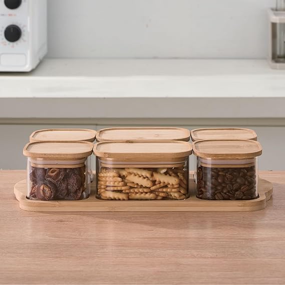 AmberHaus Bambu Kapaklı Cam Kahvaltılık Seti | Ahşap Standlı | Şık Tezgah Üstü Baharat ve Kuruyemiş Düzenleyici Kavanoz (4'lü ve 6'lı Seçenek) (Bambu, 6'lı Set - Model 2)
