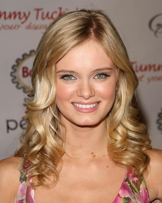 fotos4you Sara Paxton 8 x 10 / 8x10 Glossy Photo Picture Image #5